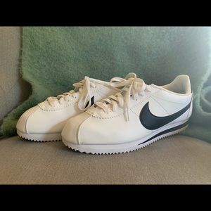 Nike Cortez Classic Leather in B/W Women's 10